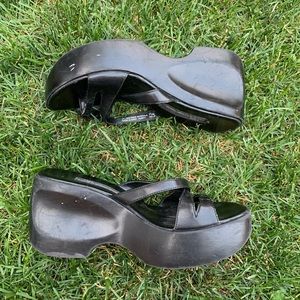 Vintage black chunky 90s/y2k platform sandals